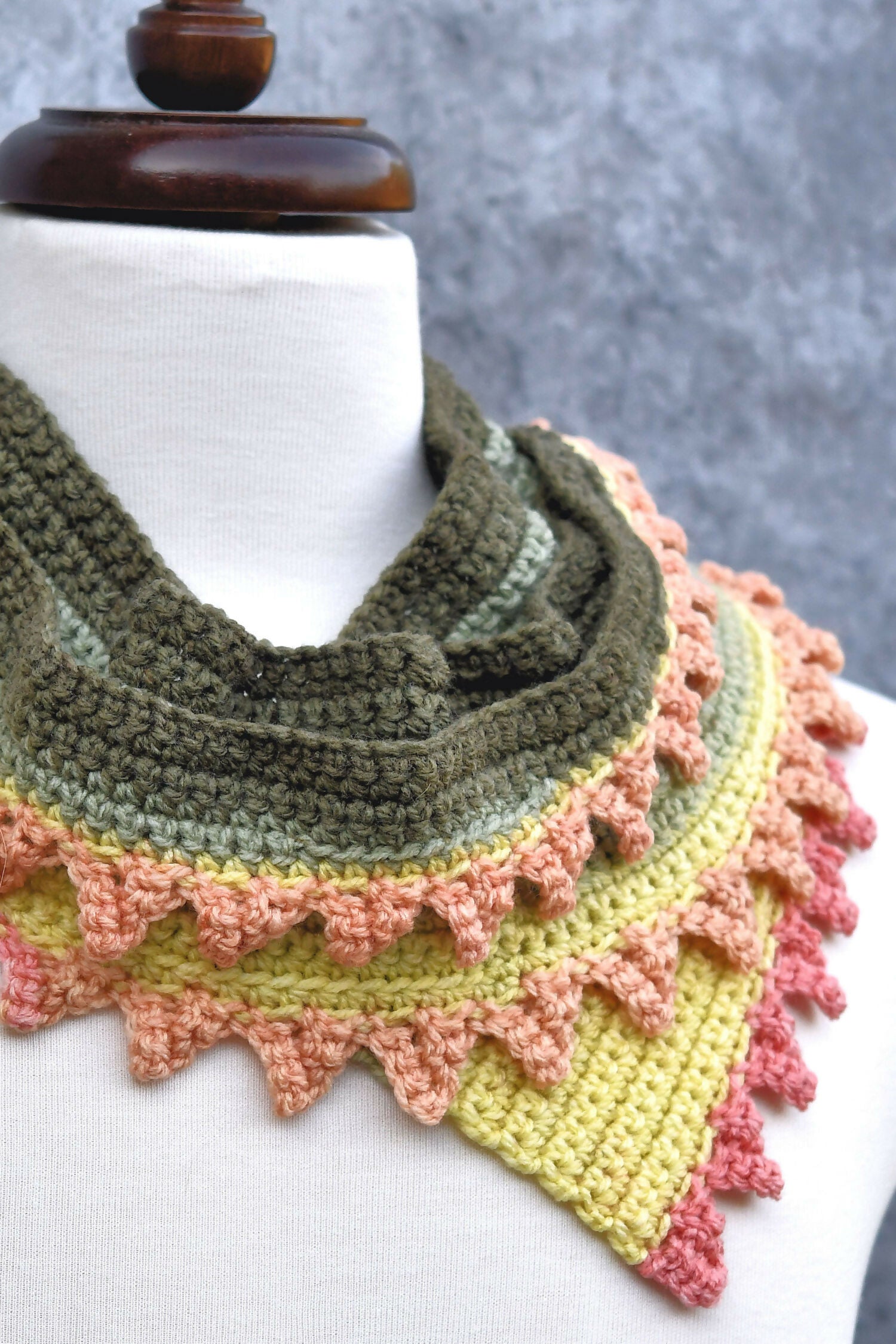 Dragon Tail Skinny Scarf (Crochet)